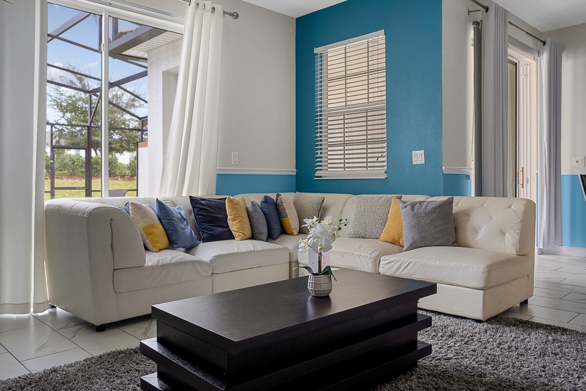 Mins to Disney + Free Water Park w/ Lazy River