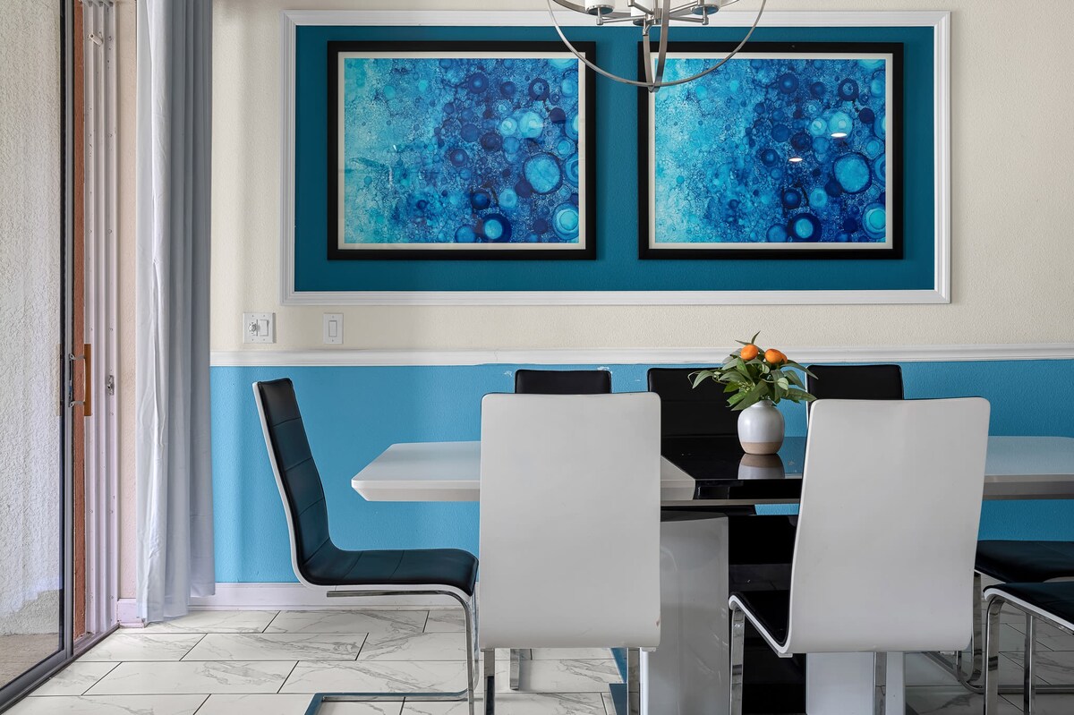 Mins to Disney + Free Water Park w/ Lazy River