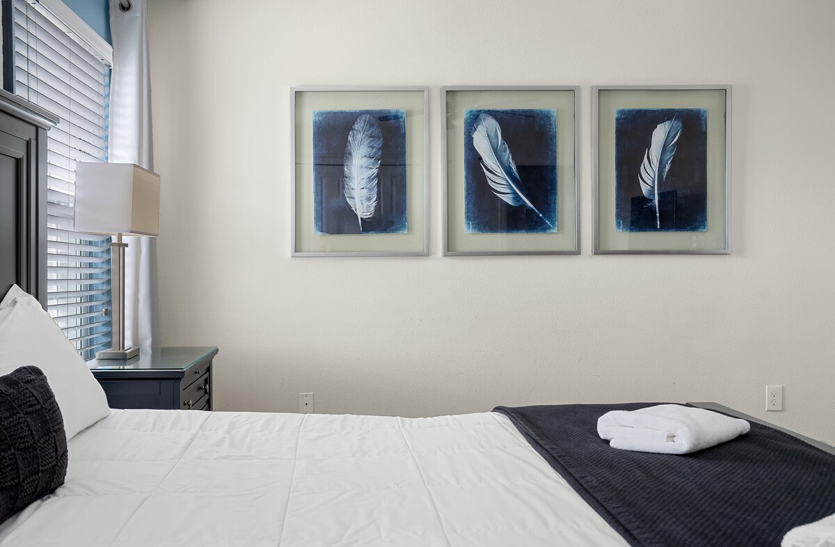 Mins to Disney + Free Water Park w/ Lazy River