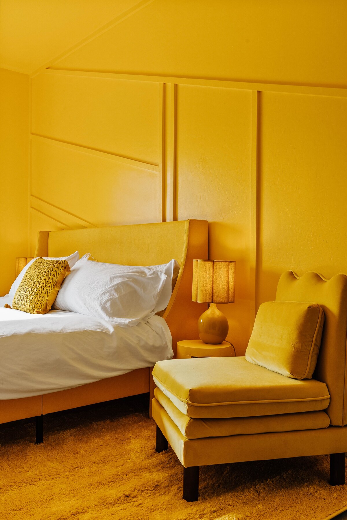 Spacious home w/private pool & game room