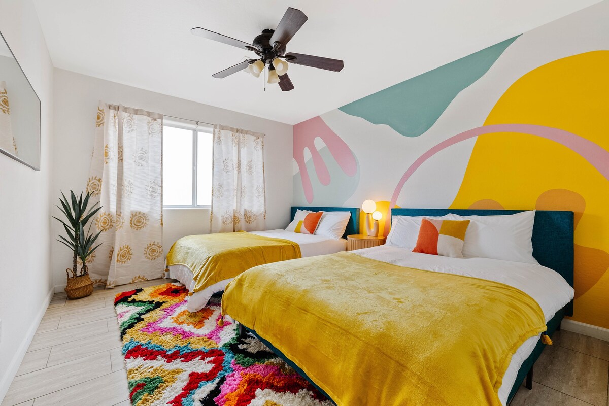 Spacious home w/private pool & game room