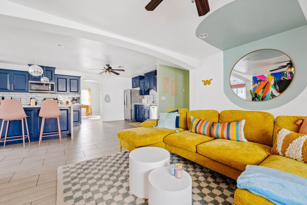 Spacious home w/private pool & game room