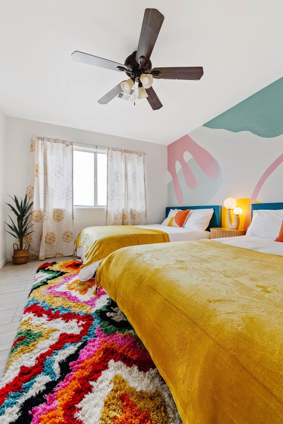 Spacious home w/private pool & game room