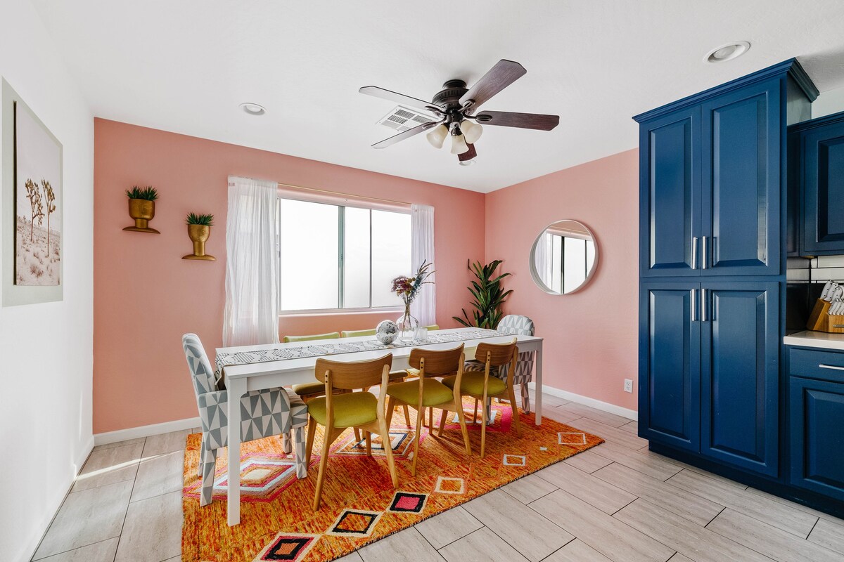 Spacious home w/private pool & game room