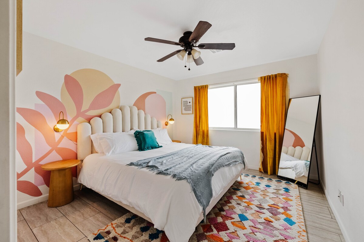 Spacious home w/private pool & game room