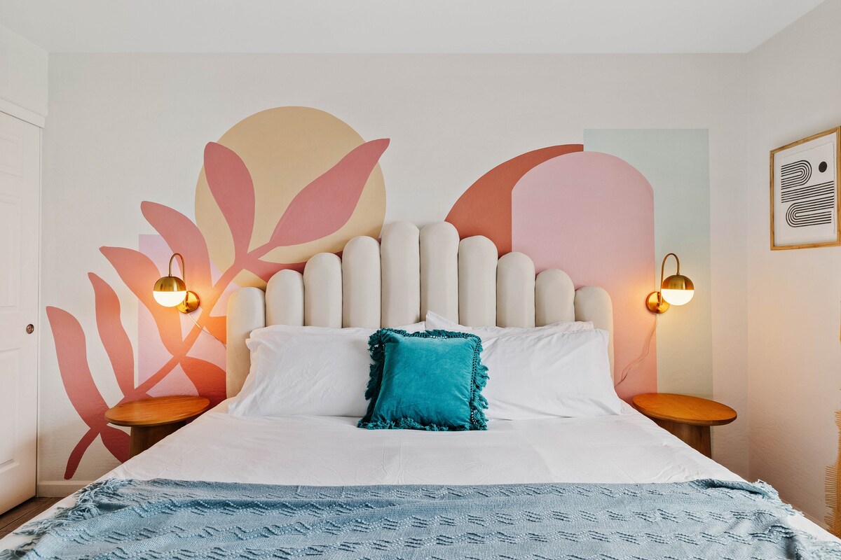 Spacious home w/private pool & game room