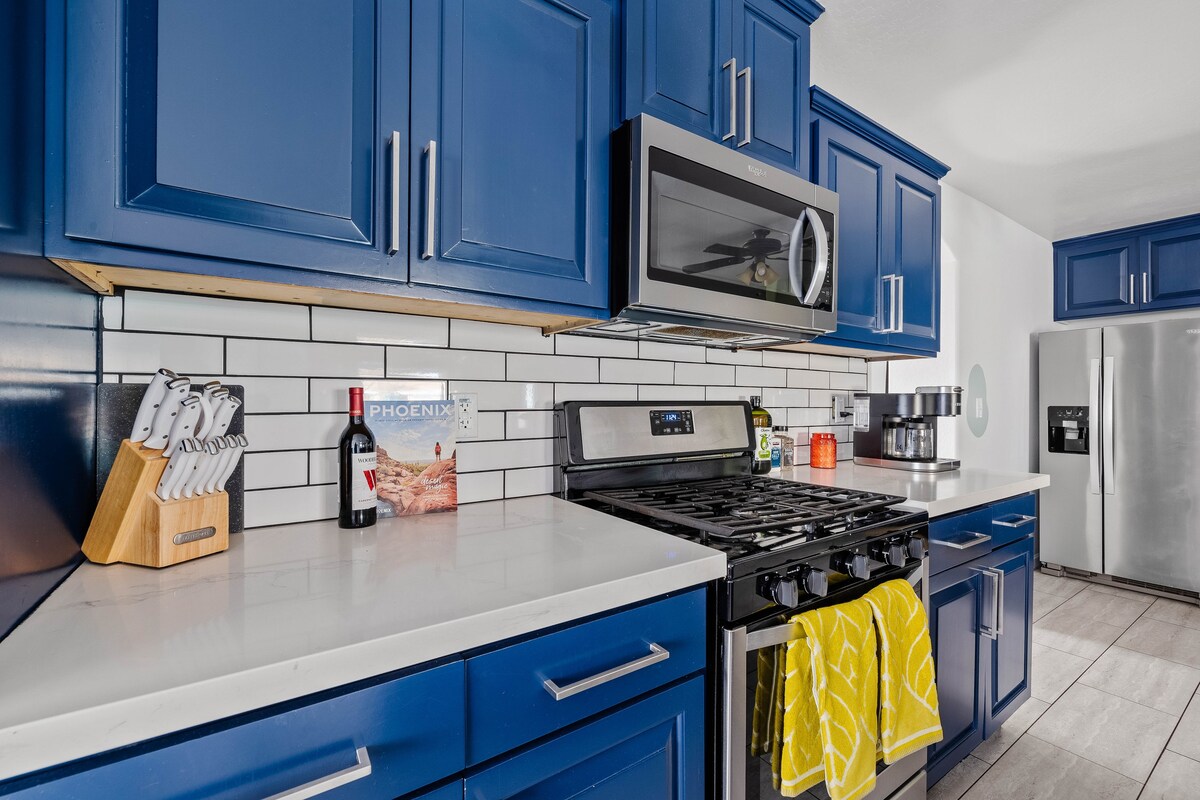 Spacious home w/private pool & game room