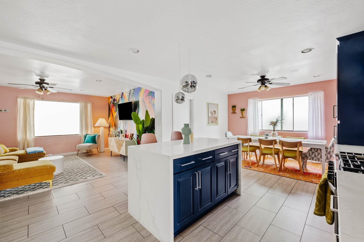 Spacious home w/private pool & game room