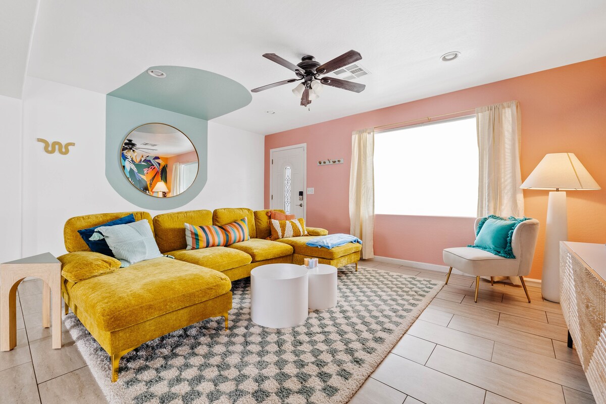 Spacious home w/private pool & game room