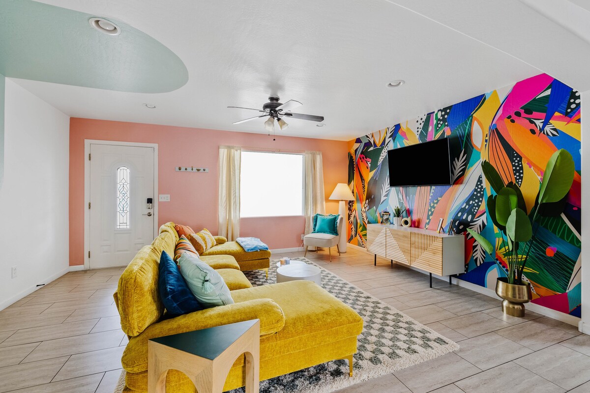 Spacious home w/private pool & game room