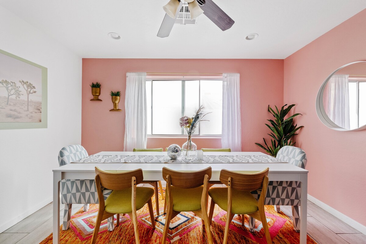 Spacious home w/private pool & game room