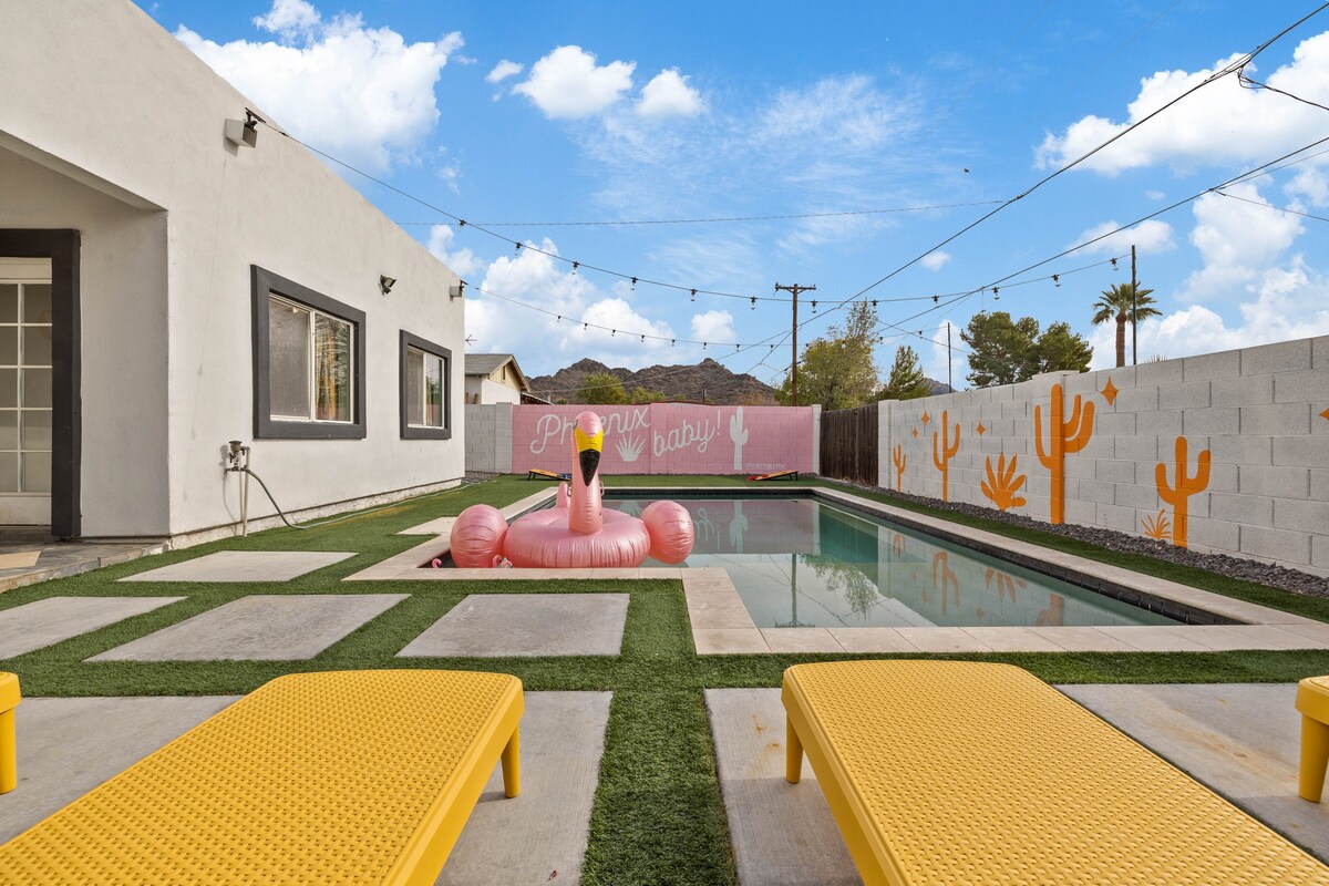 Spacious home w/private pool & game room