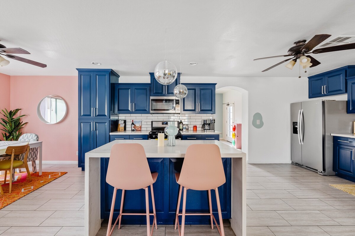 Spacious home w/private pool & game room