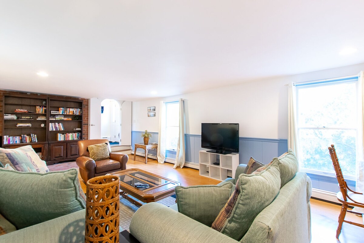 Photo 9 of Del Mar #16674 - Large Home w/ Fire Pit and Dogs Welcome!