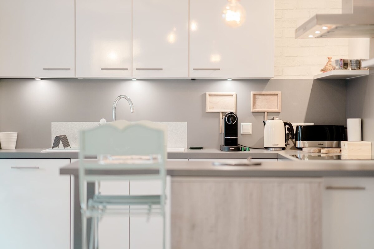 There's a hot water kettle too if you're a "tea" person