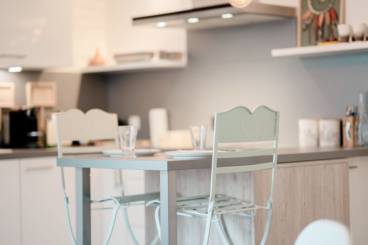 Have a breakfast chat here and plan your day