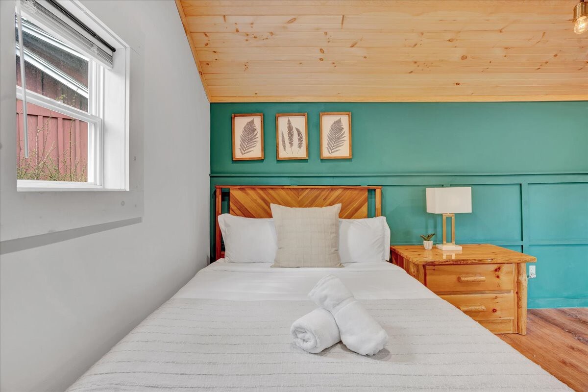 Elements Modern Cabin | Poconos Pickleball Firepit