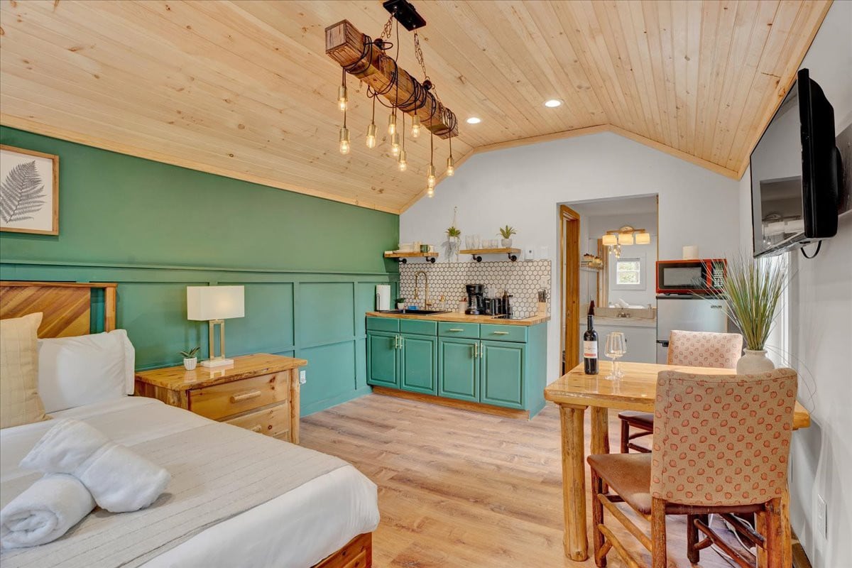 Elements Modern Cabin | Poconos Pickleball Firepit — Barrett Township, PA — vacation rental