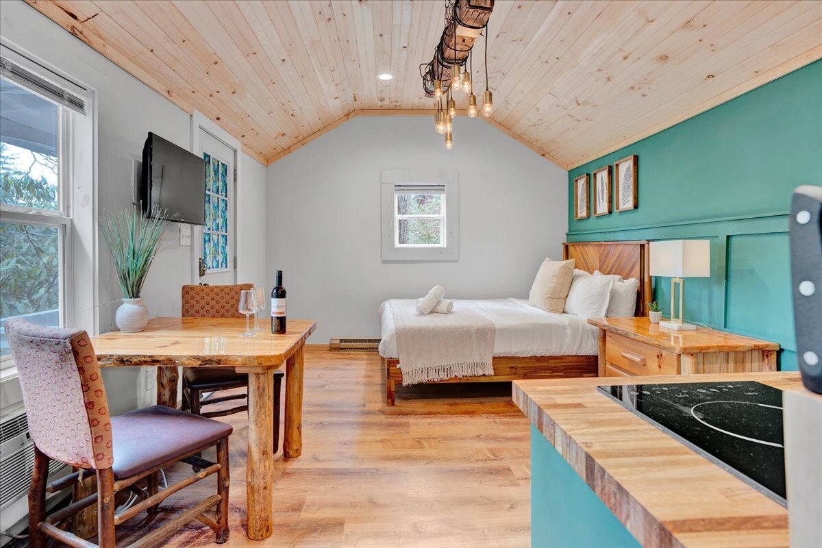 Elements Modern Cabin | Poconos Pickleball Firepit