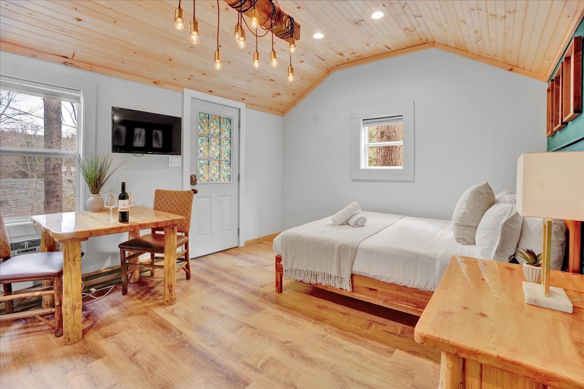 Elements Modern Cabin | Poconos Pickleball Firepit