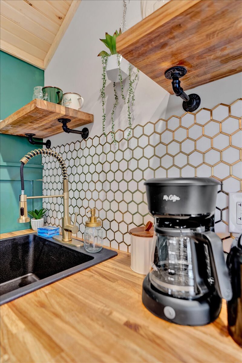 Elements Modern Cabin | Poconos Pickleball Firepit