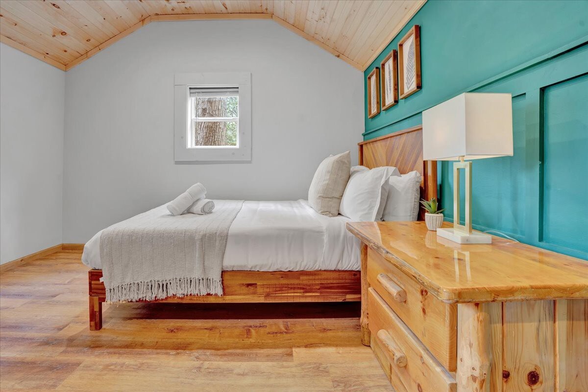 Elements Modern Cabin | Poconos Pickleball Firepit