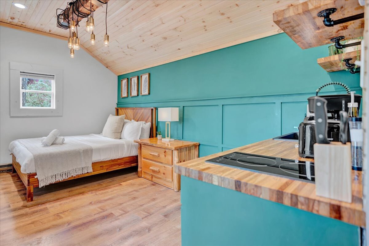 Elements Modern Cabin | Poconos Pickleball Firepit