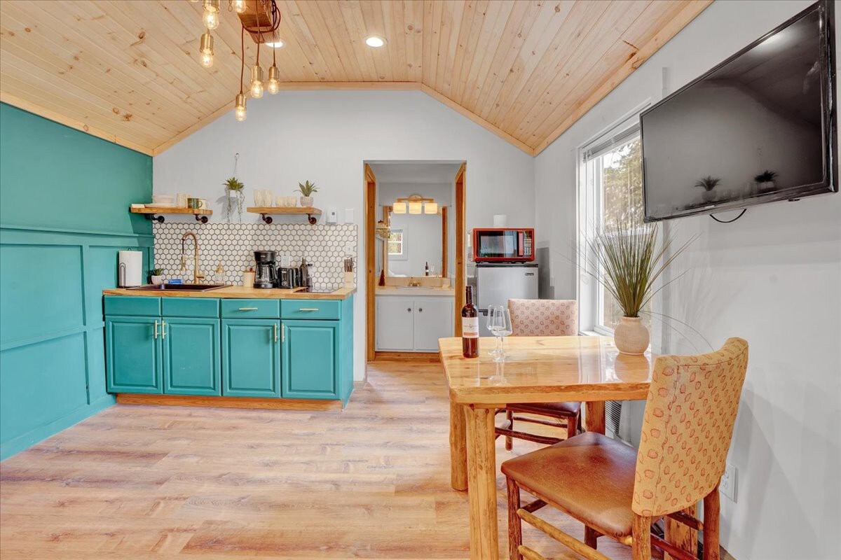 Elements Modern Cabin | Poconos Pickleball Firepit