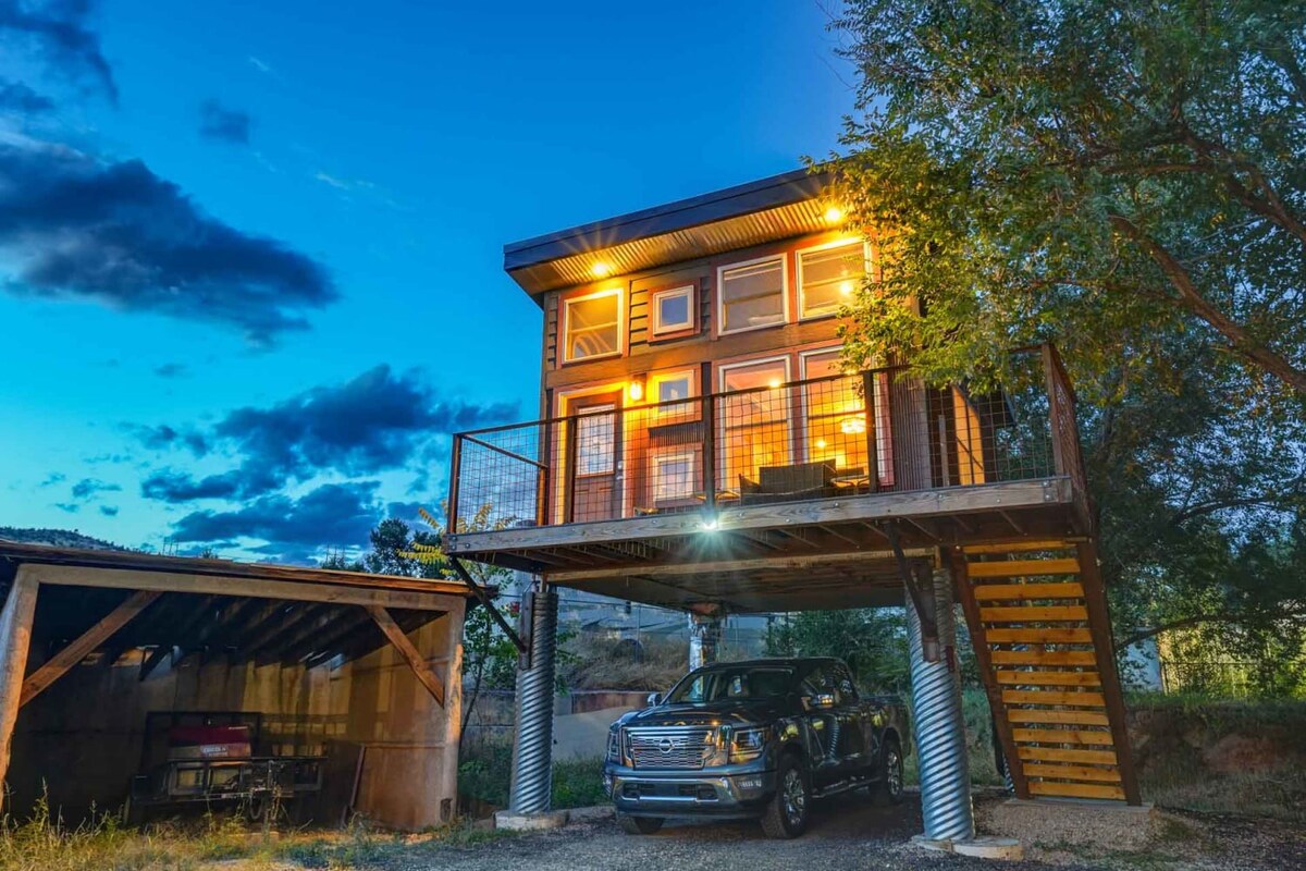 Red Rock Treehouse! Unique in Old Colorado City! — Colorado Springs, CO — vacation rental