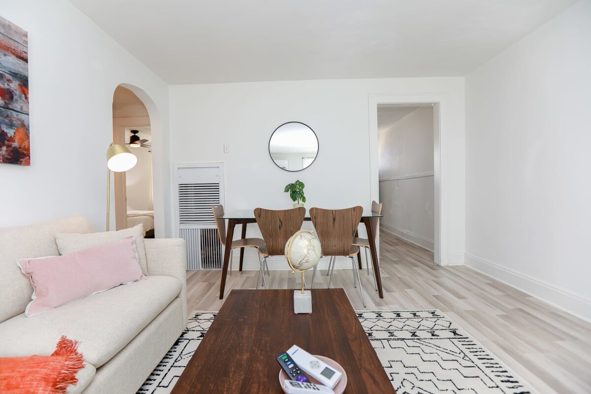 Sojourn on the Bay 2 BR Private Beach Access — Norfolk, VA — vacation rental
