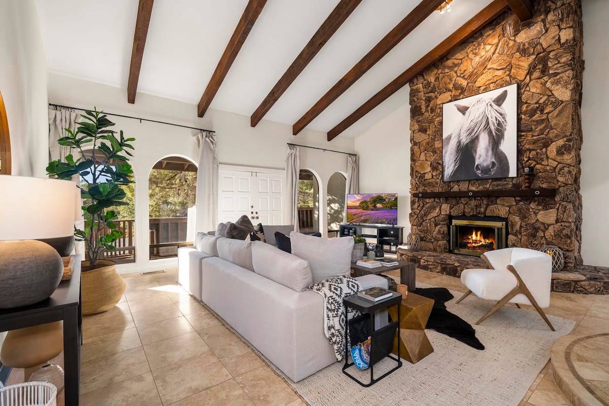 Walkable Sedona Retreat | Hot Tub, Firepit & Deck — Sedona, AZ — vacation rental