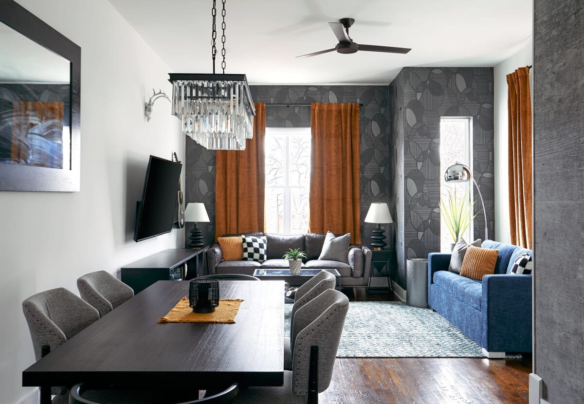 Hillsboro Village Rooftop Retreat With City Views | Sleep 12 w/ Chef’s Kitchen, Smart TVs & Garage | Walk to Vanderbilt, Pancake Pantry & Boutique Shopping | Minutes to Broadway, 12 South & The Parthenon | Perfect for Groups | 24/7 Hospitality — Nashville, TN — vacation rental