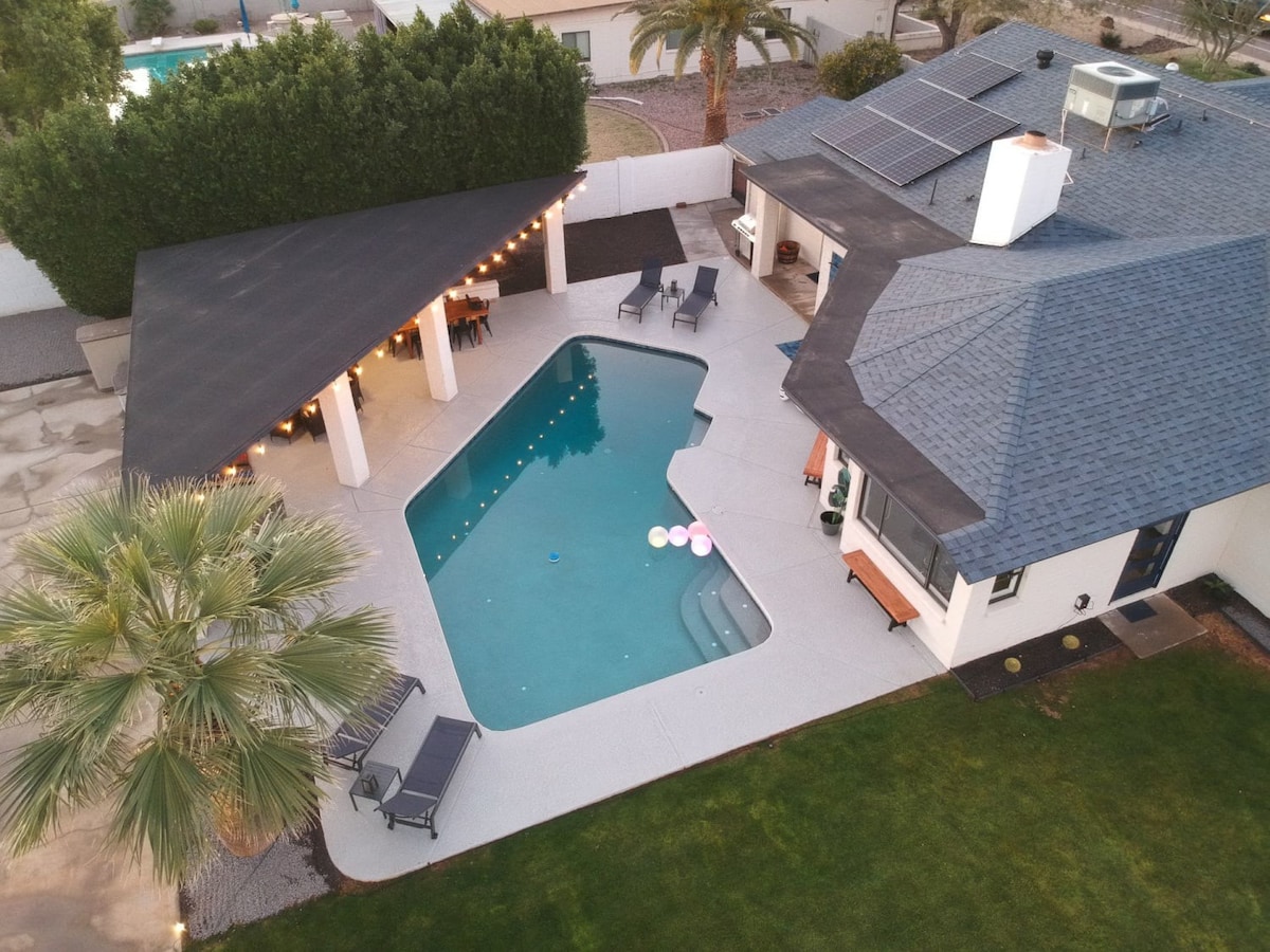 5BR Resort-Style Oasis|2 Primary's|Cabana|GameRoom — Chandler, AZ — vacation rental