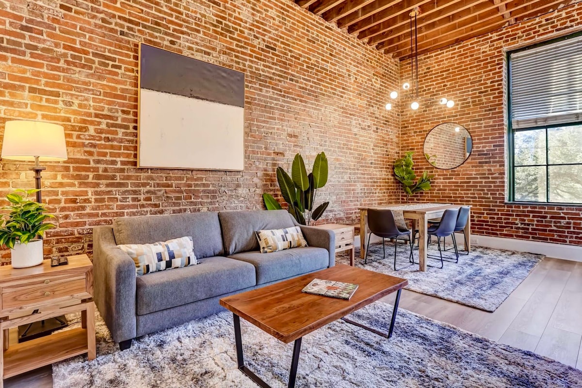 West End Loft — Downtown, 5 min Walk to River St