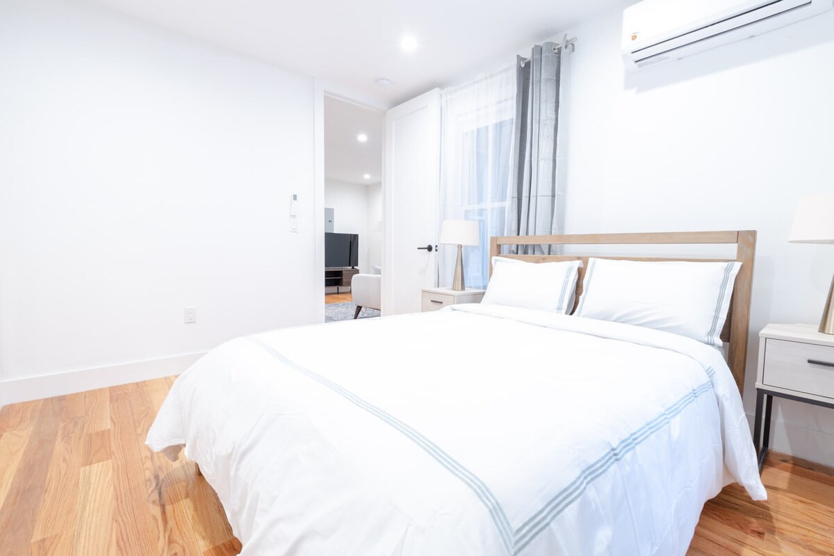 323-1 Spacious 2BR Williamsburg | Photo 3