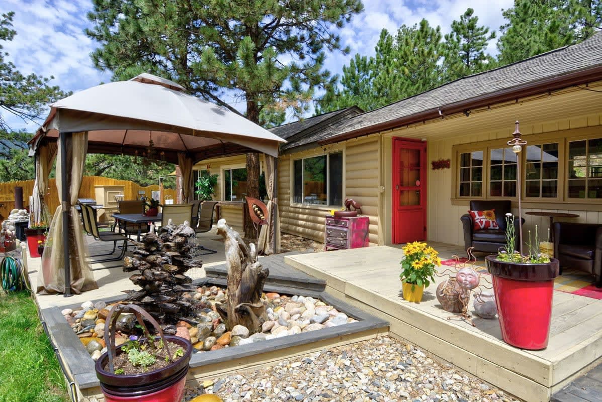 Pub - Hot Tub - Fire Pit — Green Mountain Falls, CO — vacation rental