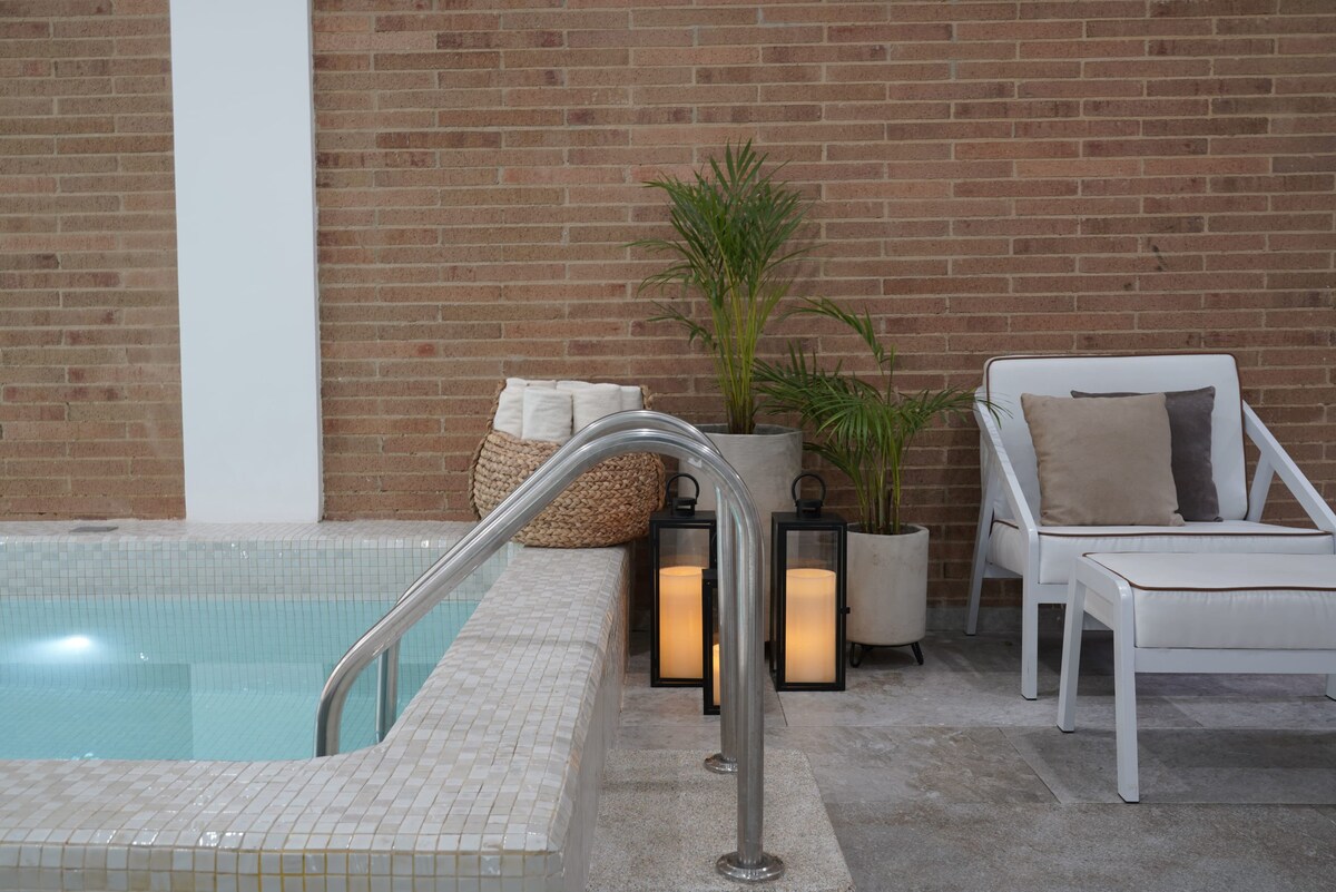 Cloud9 |Up for 14 ppl Sauna & indoor Pool|The Onyx interior 5