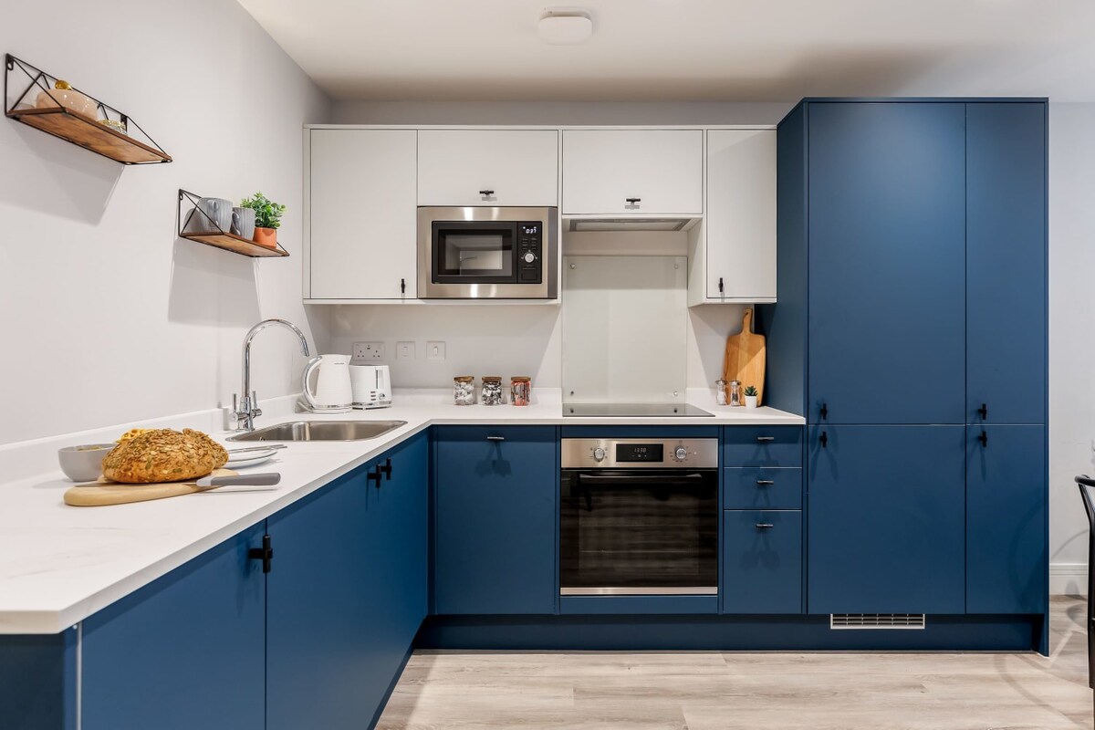 Comfy & Cosy 1-bed Apt w/ Free Parking & WiFi - Photo 2