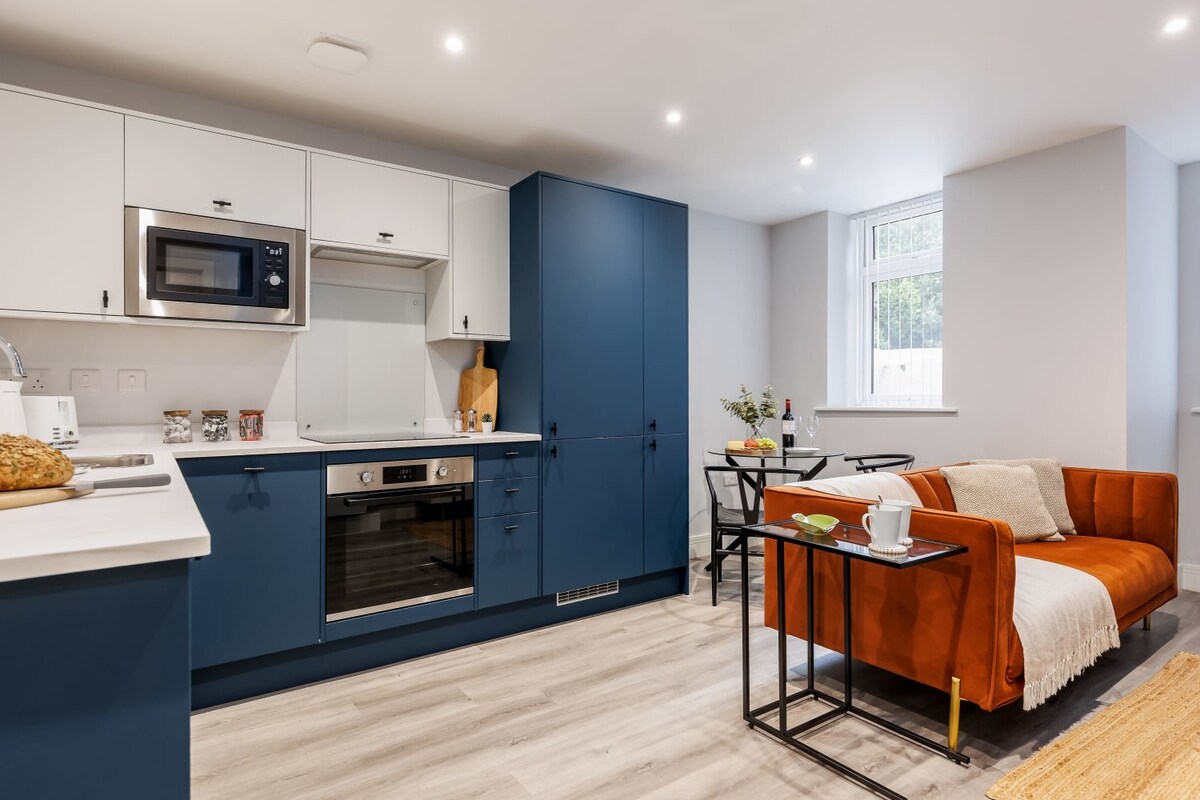 Comfy & Cosy 1-bed Apt w/ Free Parking & WiFi - Photo 4