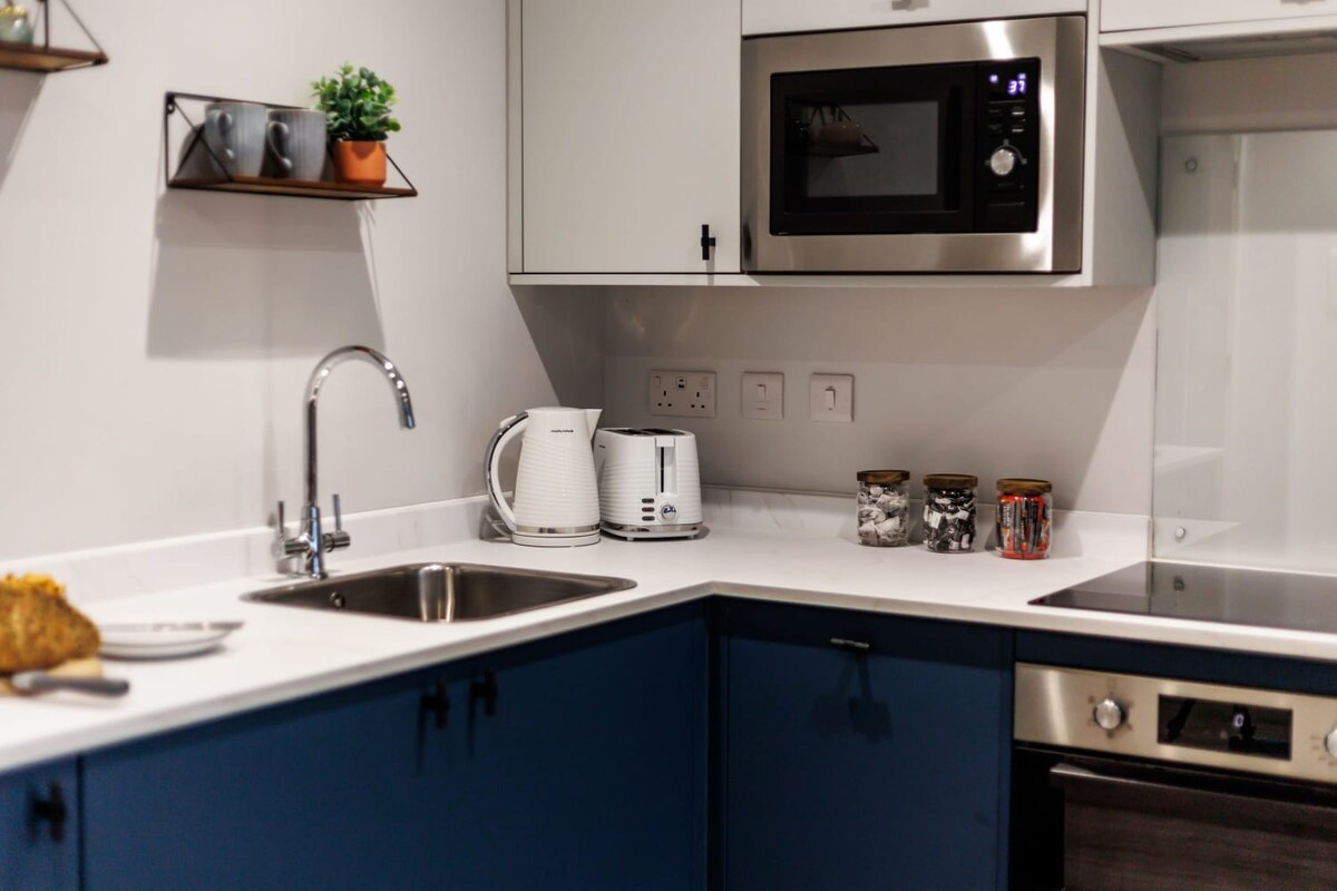 Comfy & Cosy 1-bed Apt w/ Free Parking & WiFi