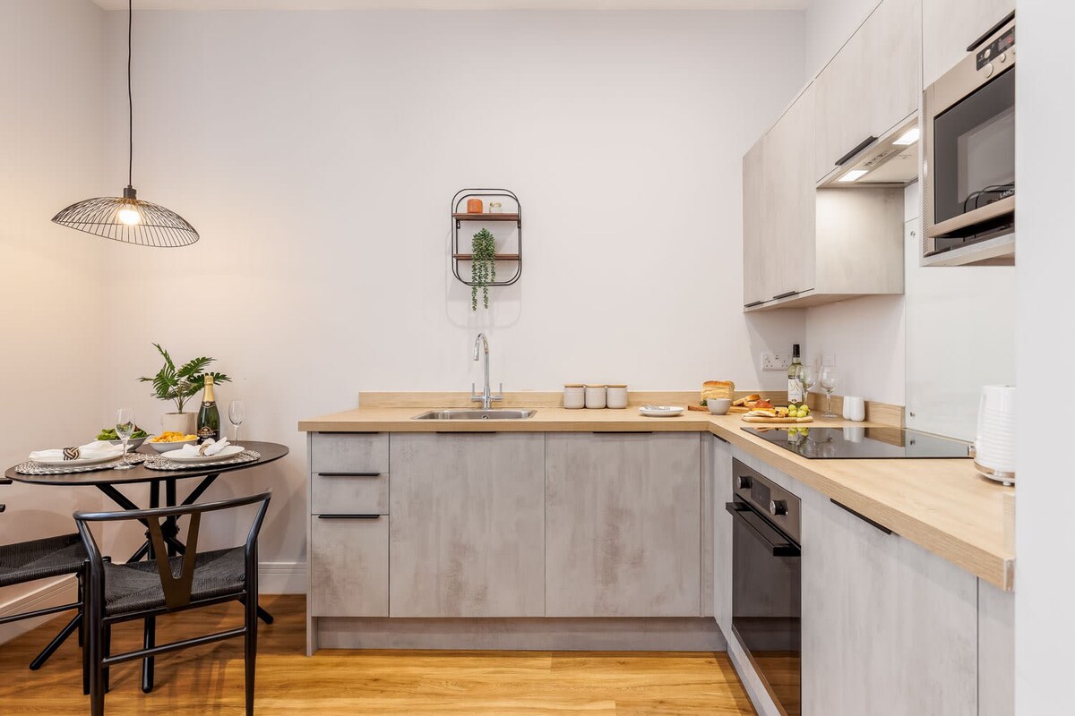 Cosy, Beautiful Studio Apt w/ Free Parking & Wi-Fi
