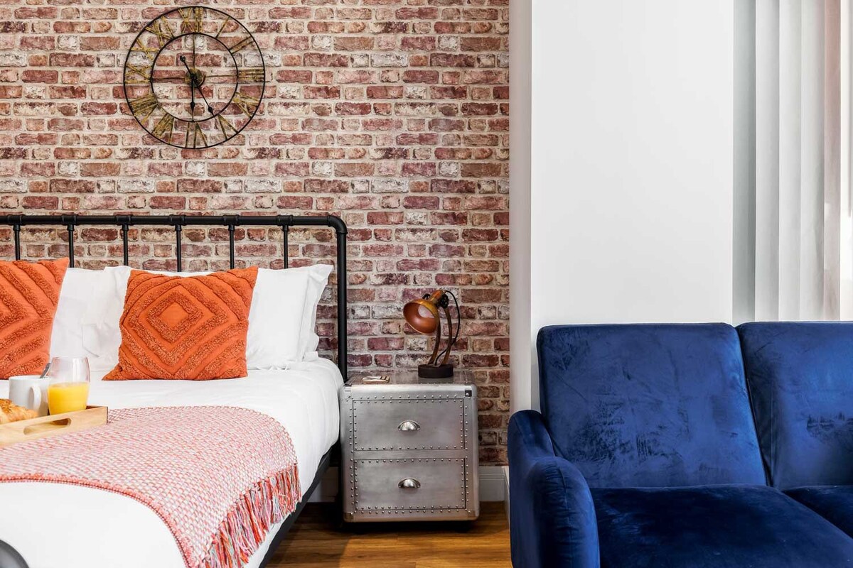 Cosy, Beautiful Studio Apt w/ Free Parking & Wi-Fi