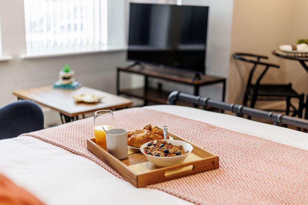 Cosy, Beautiful Studio Apt w/ Free Parking & Wi-Fi