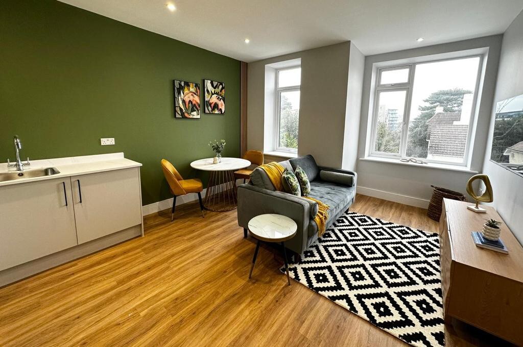 Brand NEW! Homely 1-bed Apt w/ Free Parking & WiFi - Photo 4