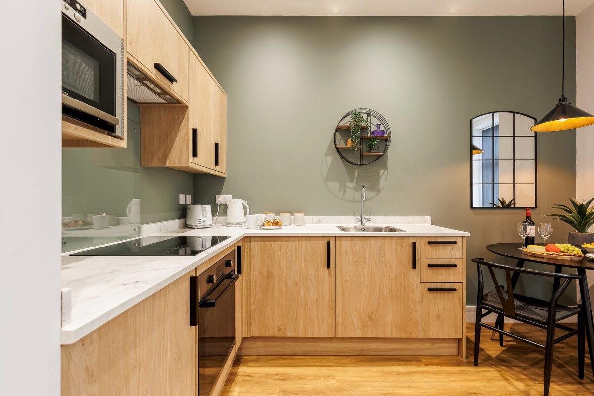 NEW! Superb Studio Apt w/ Free Parking & WiFi