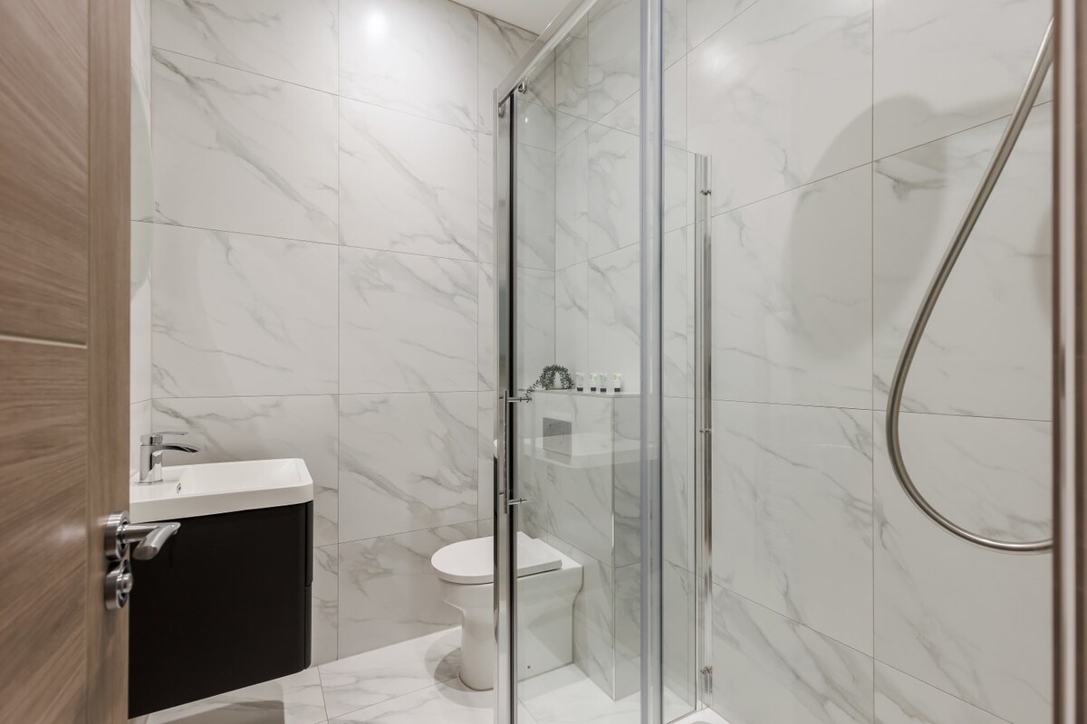 NEW! Superb Studio Apt w/ Free Parking & WiFi