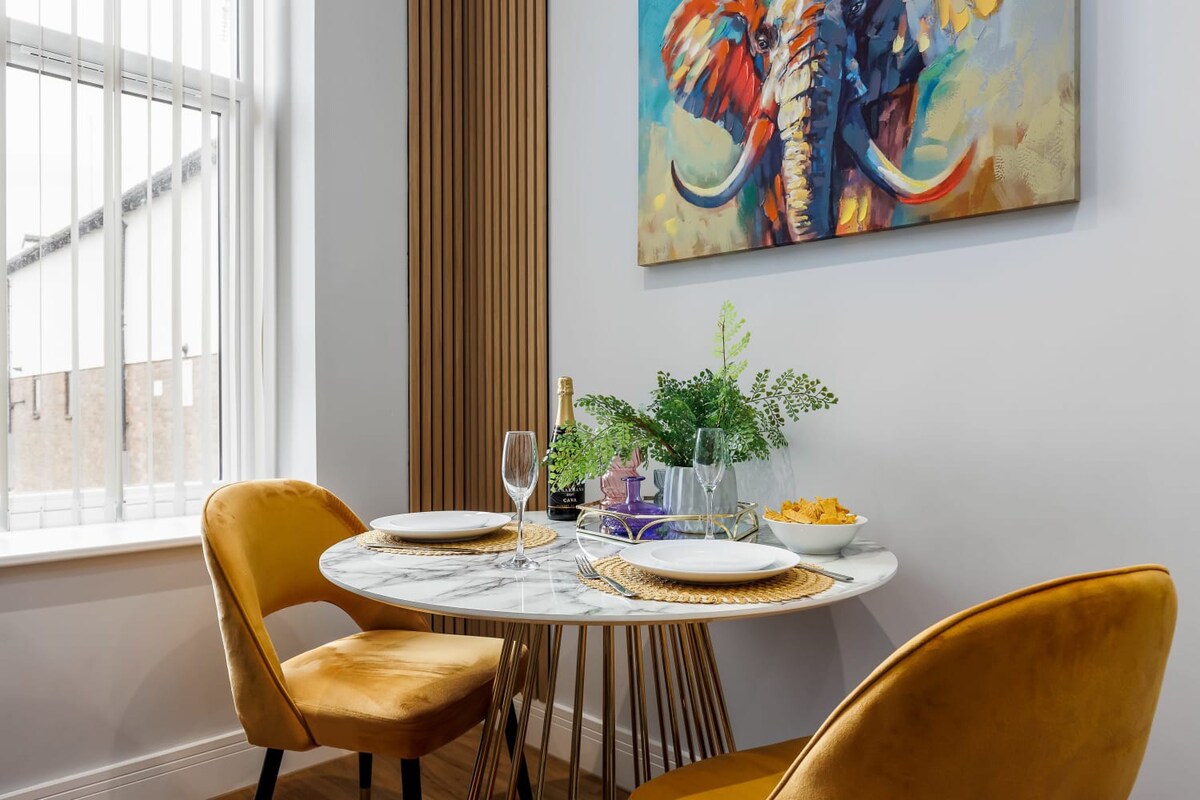 Cosy & Colourful 1-bed Apt w/ Free Parking & Wi-Fi - Photo 4
