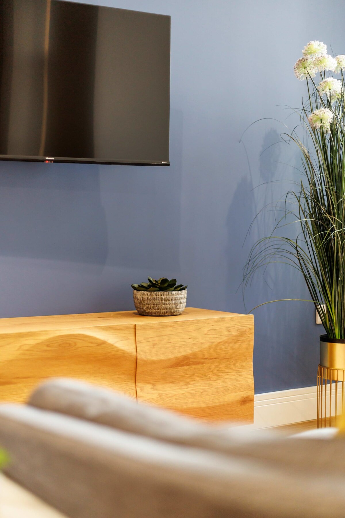 Cosy & Colourful 1-bed Apt w/ Free Parking & Wi-Fi