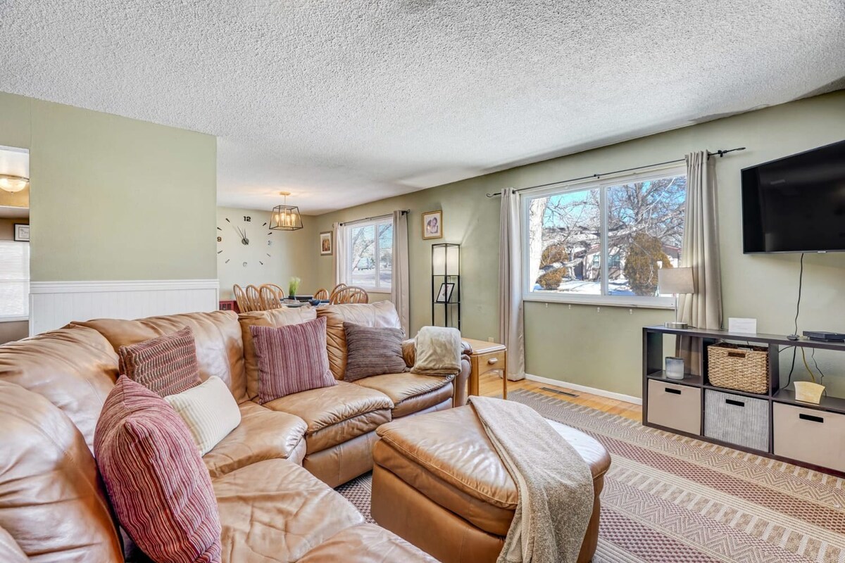 6 BR w/ Outdoor covered Patio | Garden of The Gods — Colorado Springs, CO — vacation rental
