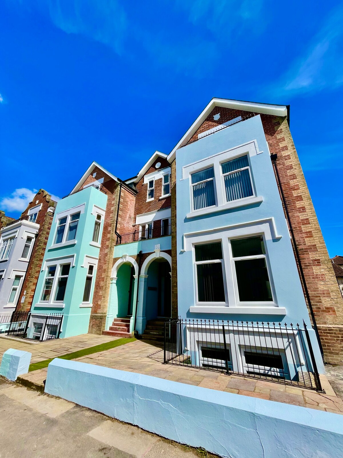 Beautiful, Bright 1-bed Apt w/ Free Parking & WiFi